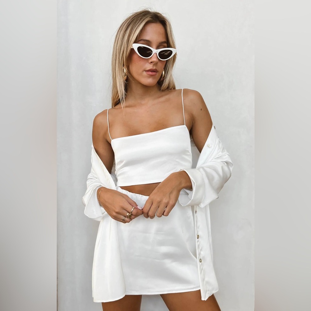SHOW ME YOUR MUMU Tucker top in white